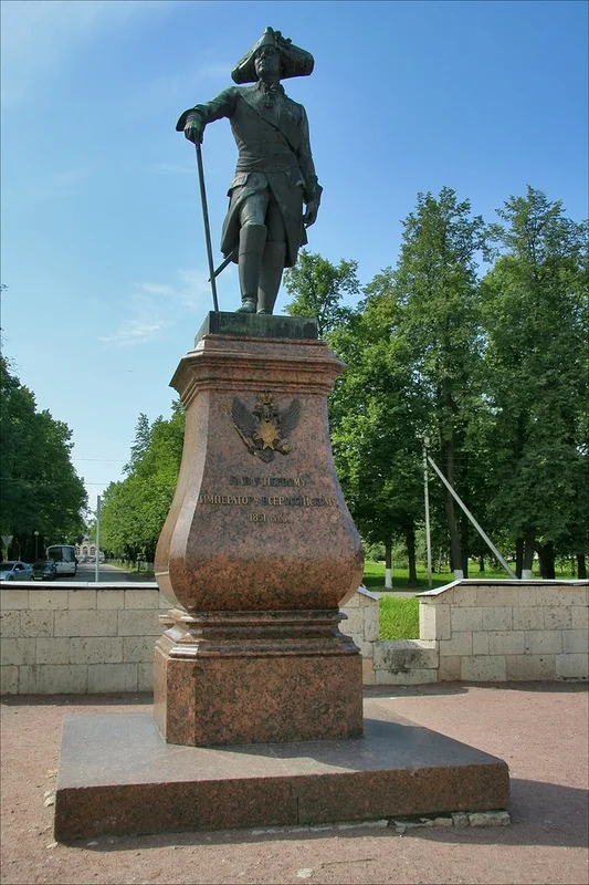 Памятник Императору и Самодержцу Всероссийскому Павлу I
